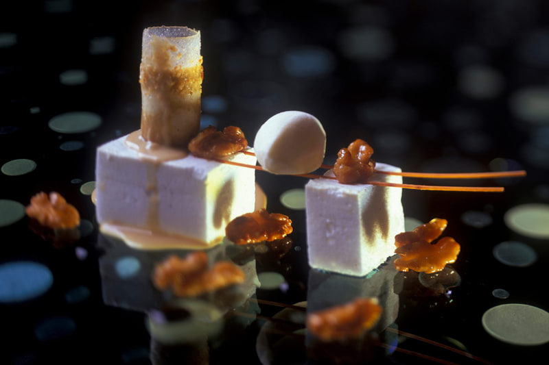 Coffee meringue walnut